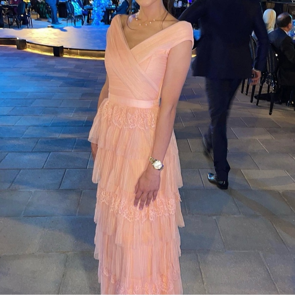 Lipsy London - Maxi ruffle Gown